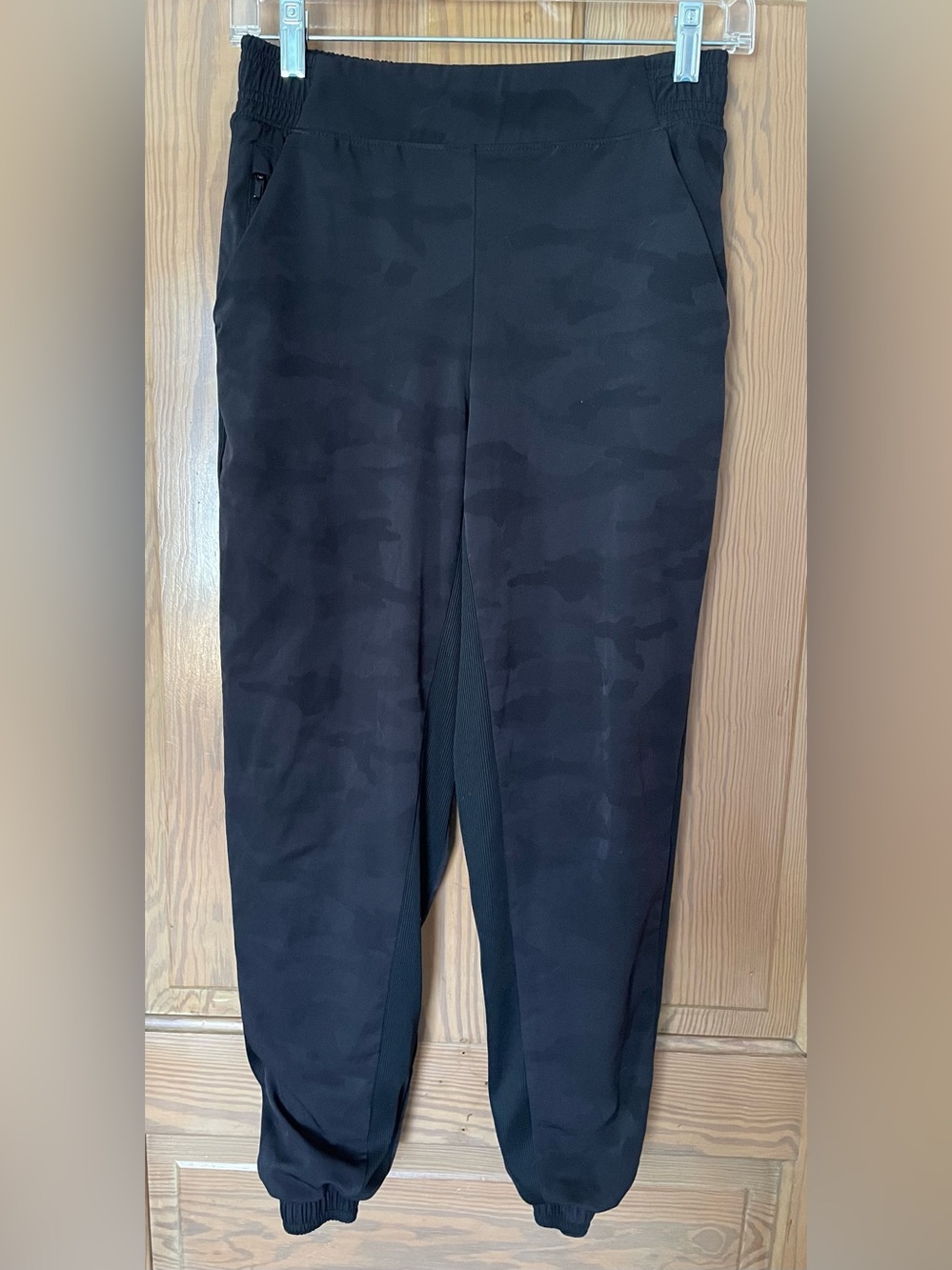 EUC Athleta Brooklyn Textured Lined Black Camo Jogger, size 0